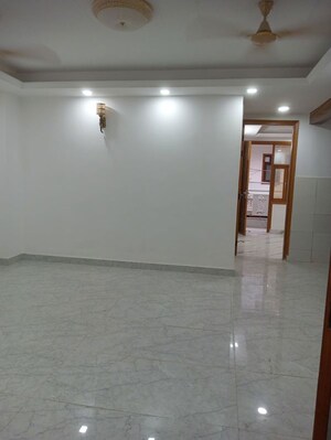 Room in 2 BHK Builder Floor at Saket – for Rent