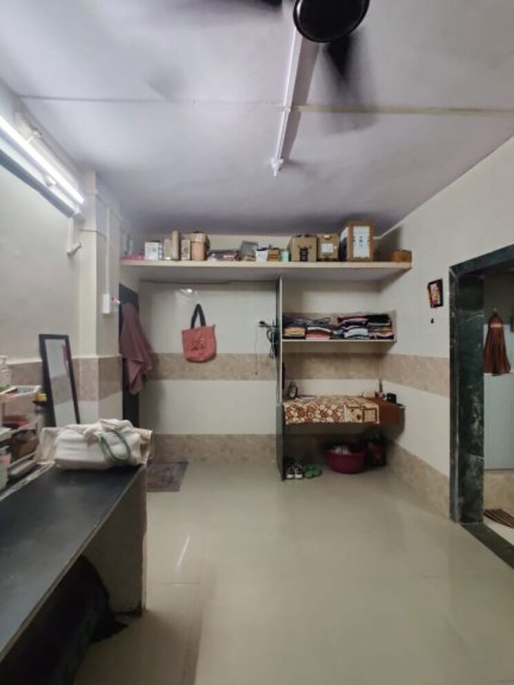 Room, bhayandar west 1 RK 250 Sq.Ft. Apartment In Bhayandar West Thane 9773017