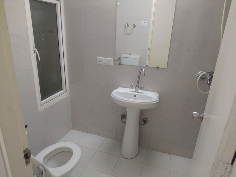 Bathroom, gaur-city-2-14th-avenue 2 Bedroom 955 Sq.Ft. Apartment In Sector 16c Greater Noida Greater Noida 9773018