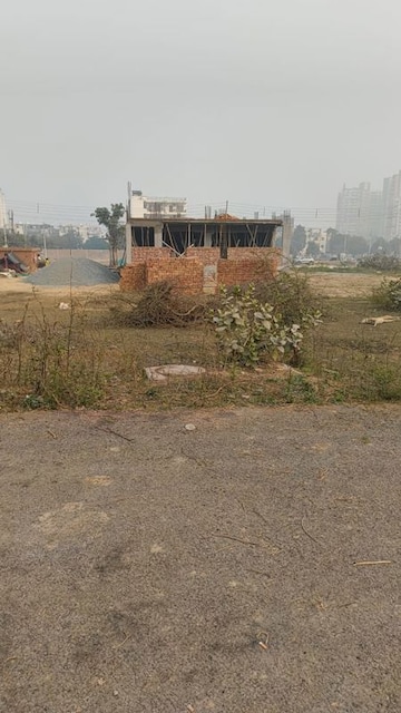  Plot For Sale in BPTP Parklands, Sector 76