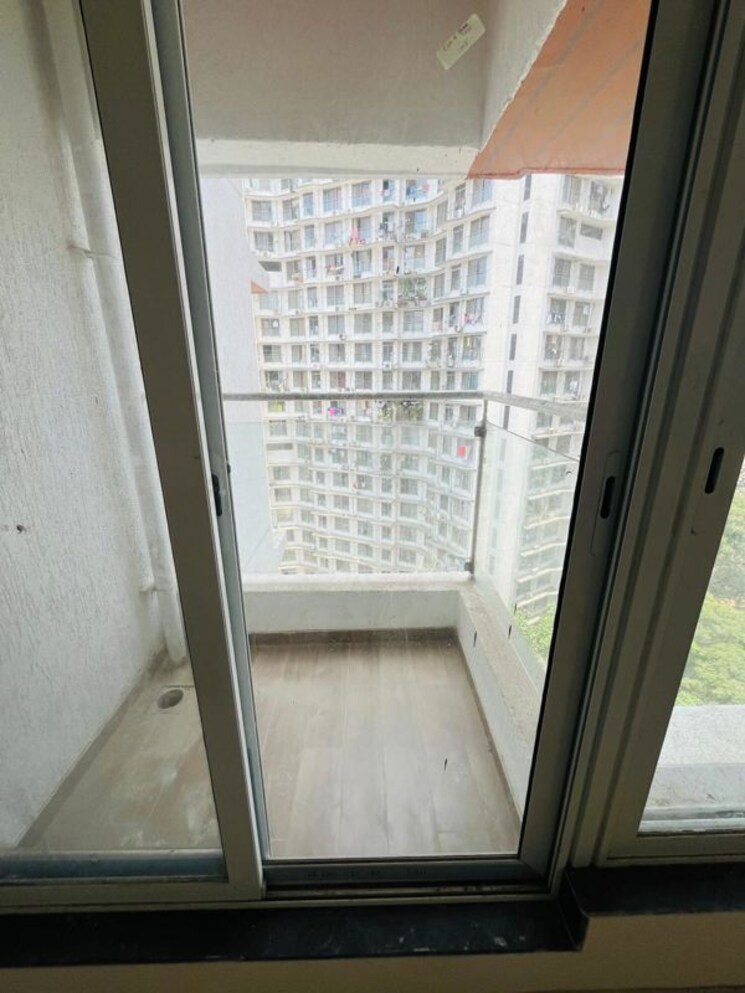 Balcony, je-and-vee-madhuban 3.5 Bedroom 1000 Sq.Ft. Apartment In Malad East Mumbai 9623928