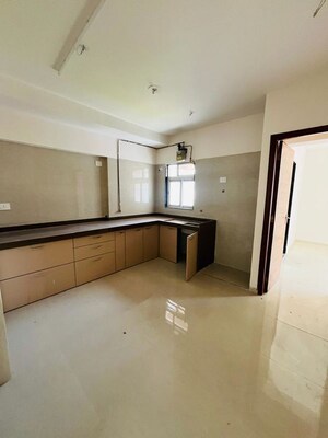 Room in 3.5 BHK Apartment at Je and Vee Madhuban, Malad East – for Rent