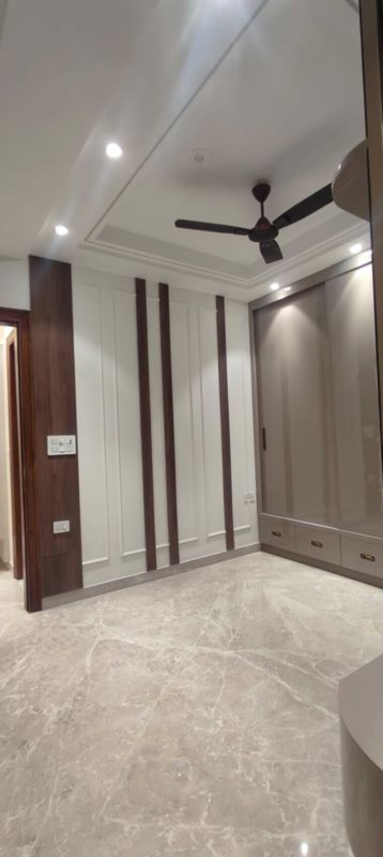 Room, vikas puri 3 Bedroom 125 Sq.Yd. Builder Floor In Vikas Puri Delhi 9773058