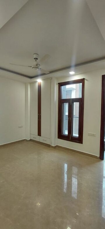 Room in 3 BHK Builder Floor at Vikas Puri – for Rent