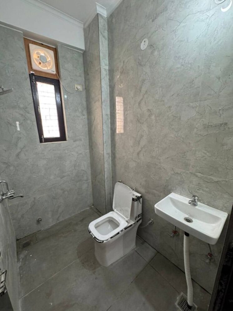 Bathroom, saket 1 RK 300 Sq.Ft. Apartment In Saket Delhi 9773130