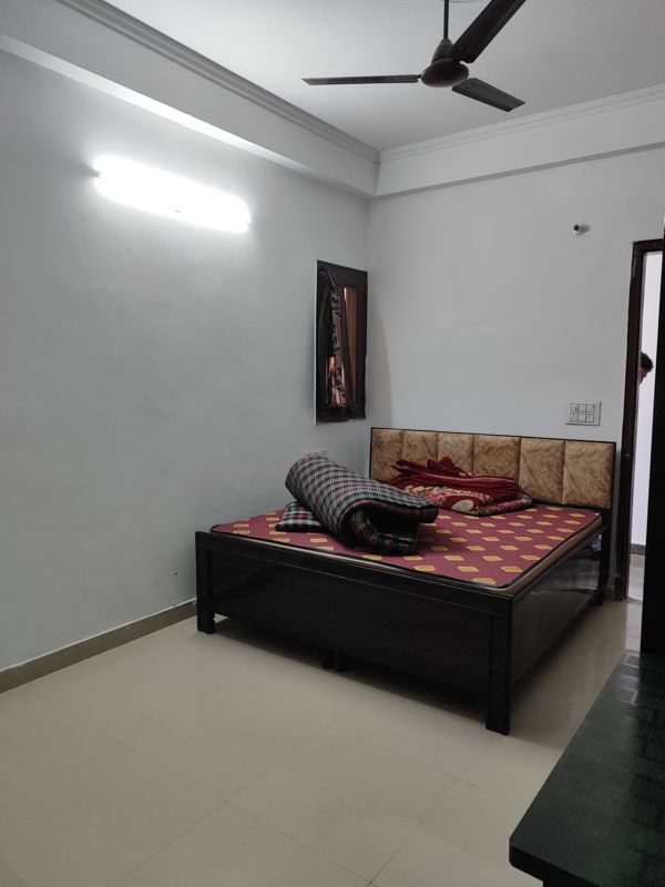 Studio  + Servant Room 410 Sq.Ft. Builder Floor in RWA Apartments Sector 70