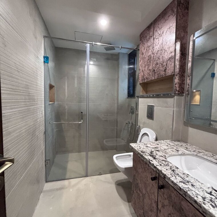 Bathroom, hauz khas 3 Bedroom 272 Sq.Yd. Builder Floor In Hauz Khas Delhi 9773194