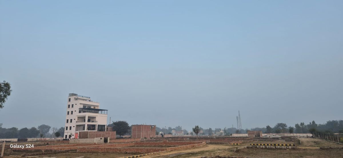 Plot For Sale in Mohanlalganj