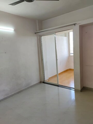 Room in 1 BHK Apartment at Bhandari Greenfield Phase I, Magarpatta City – for Rent