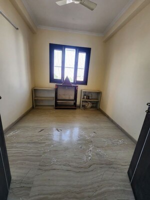 Room in 2 BHK Independent House at Sector 55 – for Rent