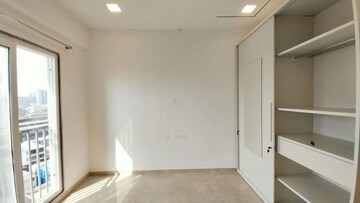 Room in 2 BHK Apartment at MICL Insignia, Vile Parle West – for Rent