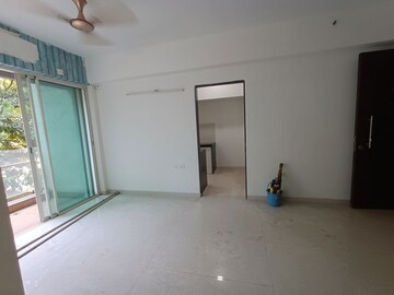 Room in 2 BHK Apartment at L And T Seawoods Residences, Seawoods – for Rent