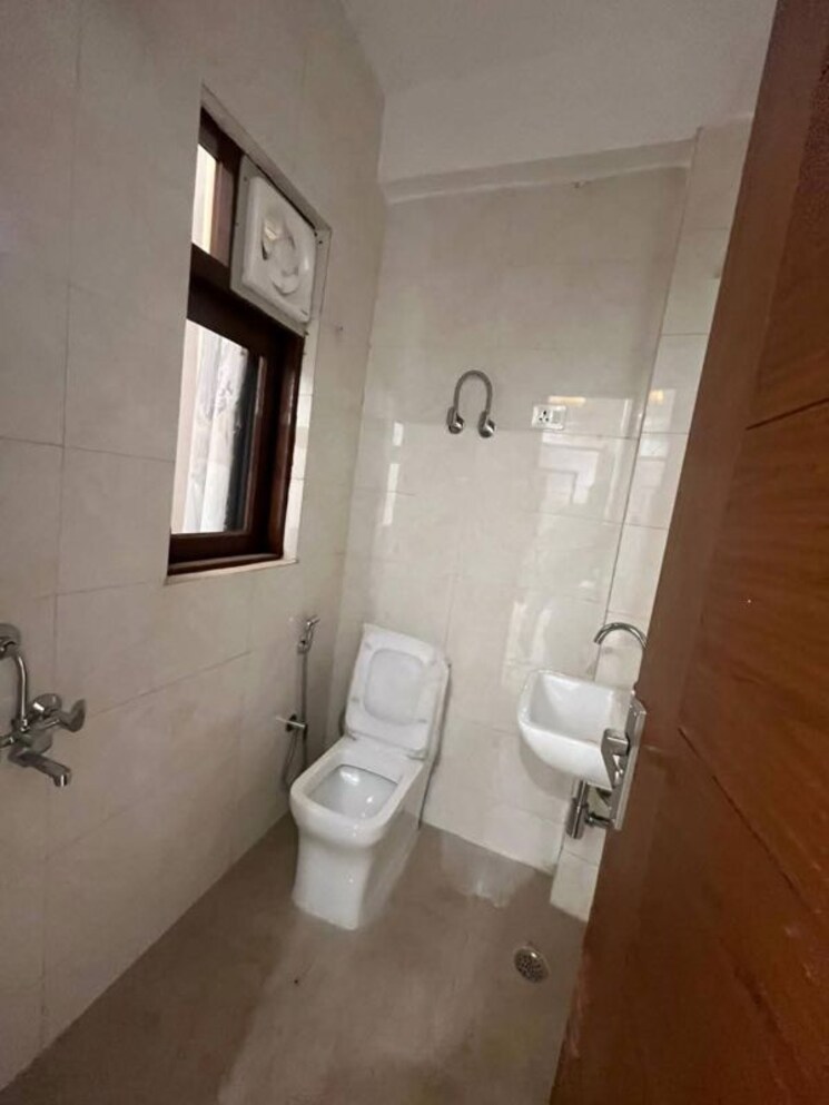 Bathroom, saket 2 Bedroom 1000 Sq.Ft. Builder Floor In Saket Delhi 9773310