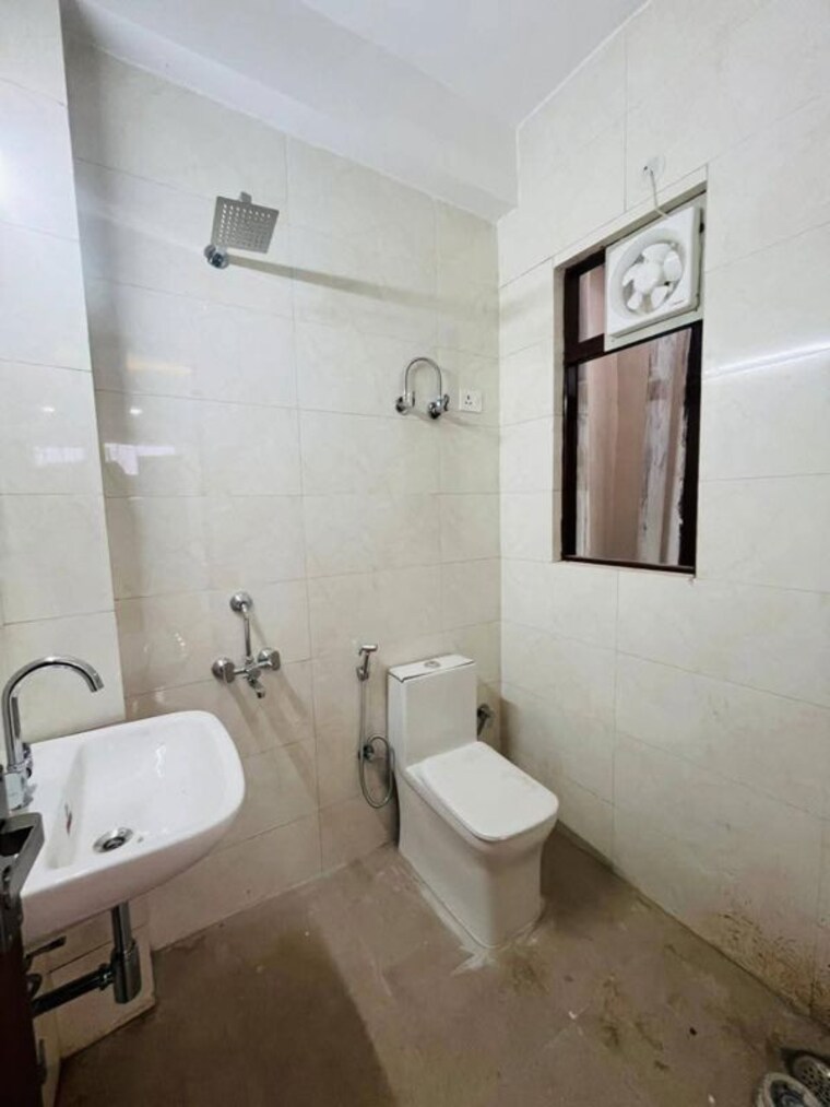 Bathroom, saket 2 Bedroom 1000 Sq.Ft. Builder Floor In Saket Delhi 9773310