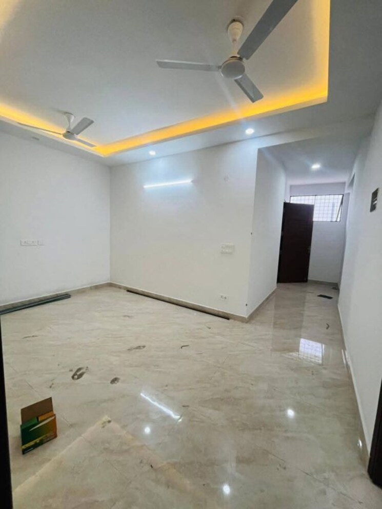 Room, saket 2 Bedroom 1000 Sq.Ft. Builder Floor In Saket Delhi 9773310