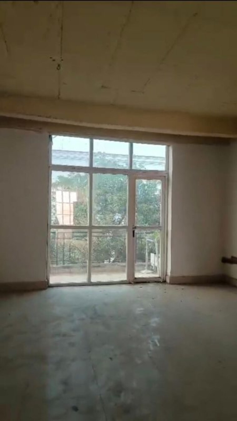 Room, omaxe-world-street Commercial Office Space 230 Sq.Yd. In Sector 79 Faridabad 9773195