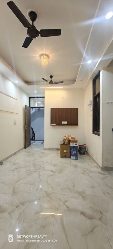 Living Room in 1 BHK Builder Floor at Sector 73 – for Sale