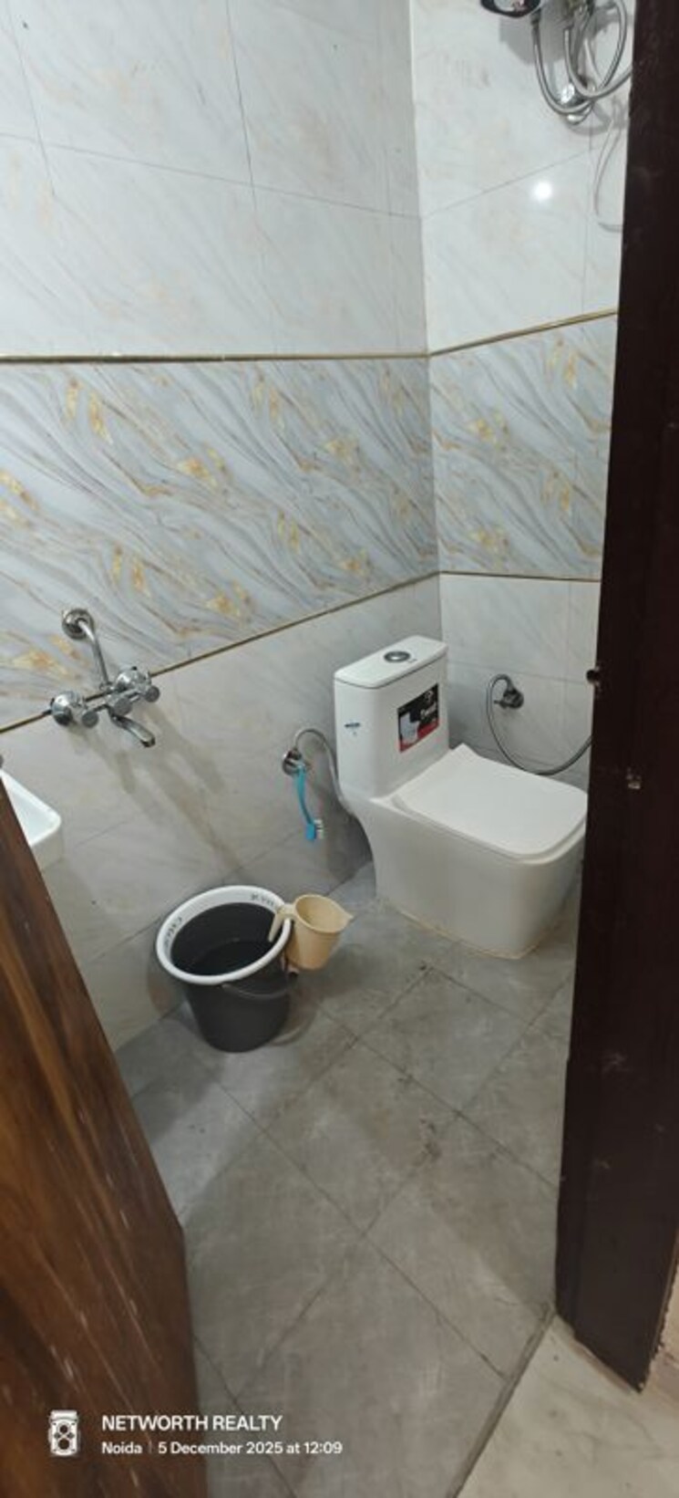 Bathroom, sector 73 1 Bedroom 585 Sq.Ft. Builder Floor In Sector 73 Noida 9773353