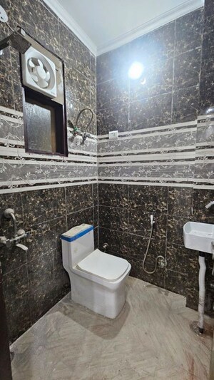 Bathroom in 1 BHK Builder Floor at Saket – for Rent