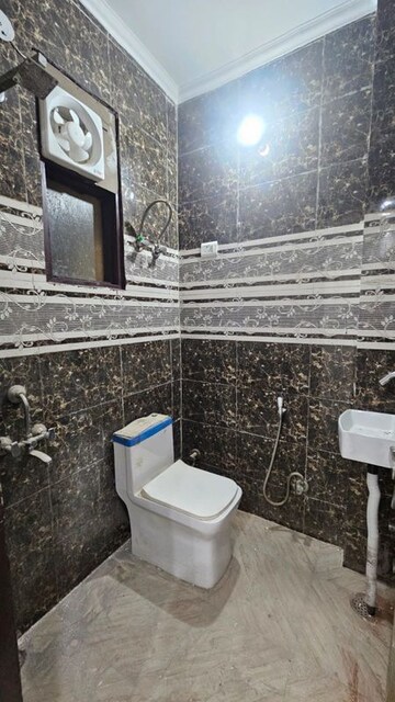 Bathroom in 1 BHK Builder Floor at Saket – for Rent