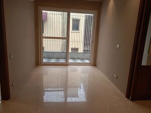 Room in 3 BHK Builder Floor at Defence Colony – for Rent