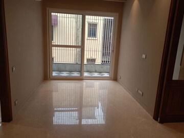 Room in 3 BHK Builder Floor at Defence Colony – for Rent