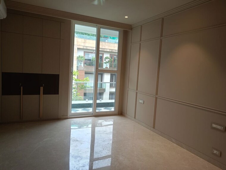 Room, defence colony 3 Bedroom 325 Sq.Yd. Builder Floor In Defence Colony Delhi 9153529