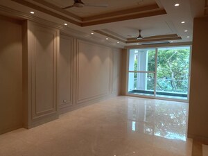 Room in 3 BHK Builder Floor at Defence Colony – for Rent