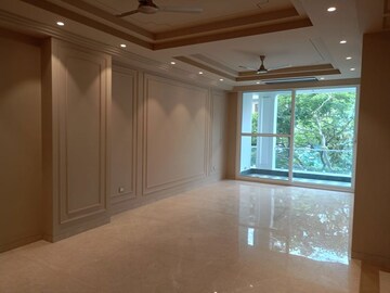 Room in 3 BHK Builder Floor at Defence Colony – for Rent