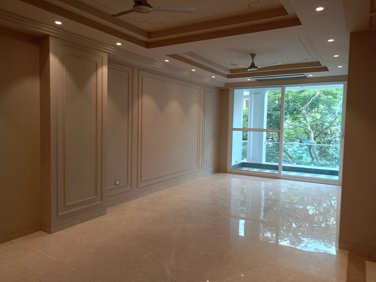 Room, defence colony 3 Bedroom 325 Sq.Yd. Builder Floor In Defence Colony Delhi 9153529