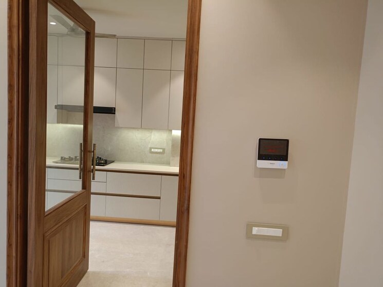 Room, defence colony 3 Bedroom 325 Sq.Yd. Builder Floor In Defence Colony Delhi 9153529