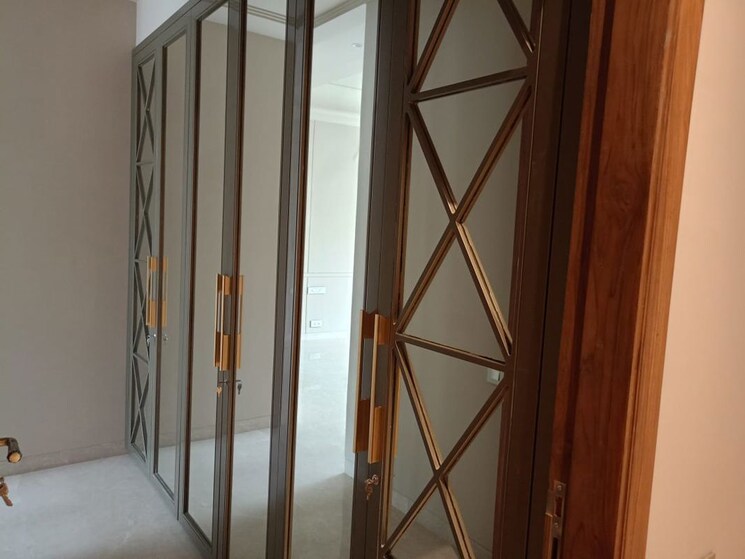 undefined, defence colony 3 Bedroom 325 Sq.Yd. Builder Floor In Defence Colony Delhi 9153529