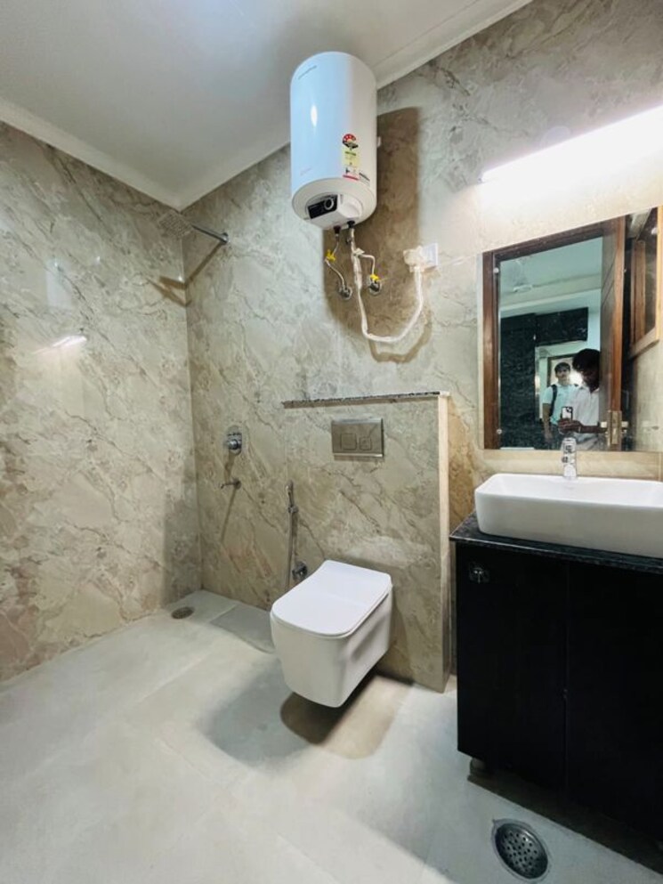 Bathroom, saket 1 RK 300 Sq.Ft. Apartment In Saket Delhi 9773374