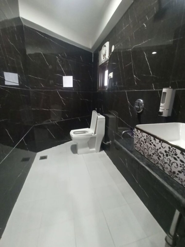 Bathroom, saket 1 RK 500 Sq.Ft. Apartment In Saket Delhi 9773379