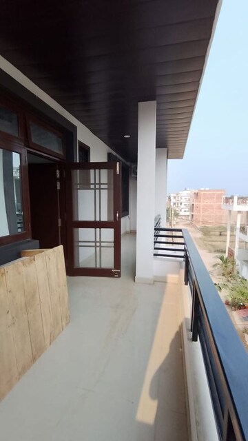 Balcony in 1 RK Independent House at Tiwaripur – for Rent