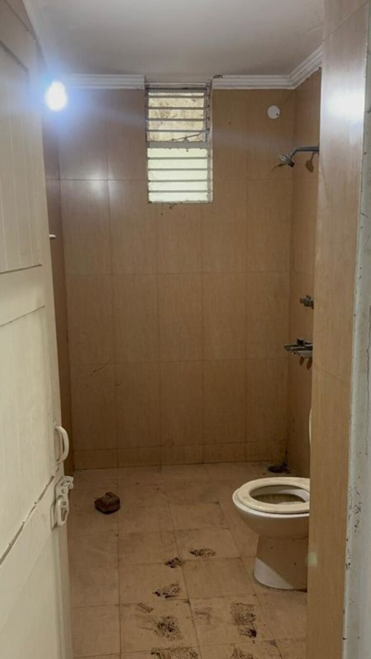Bathroom, kalkaji 2 Bedroom 125 Sq.Yd. Builder Floor In Kalkaji Delhi 9773437