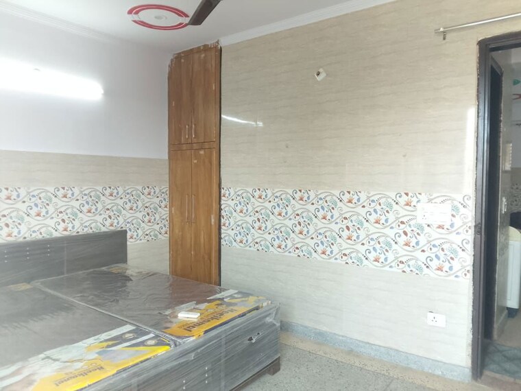 Room, kalkaji 2 Bedroom 85 Sq.Yd. Builder Floor In Kalkaji Delhi 9773445