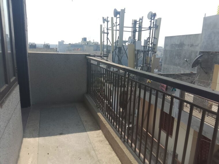 Balcony, kalkaji 2 Bedroom 85 Sq.Yd. Builder Floor In Kalkaji Delhi 9773445