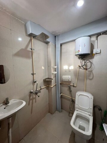 Bathroom in 1 BHK Builder Floor at Sector 43 – for Rent