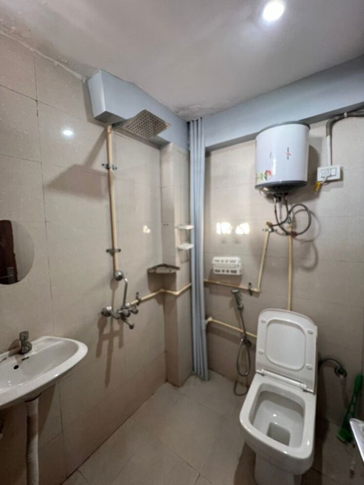 Bathroom, sector 43 1 Bedroom 215 Sq.Ft. Builder Floor In Sector 43 Gurgaon 9773461