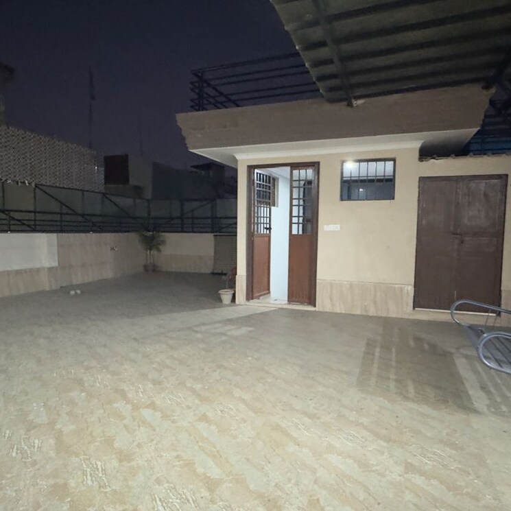 Room, chattarpur 1 RK 350 Sq.Ft. Builder Floor In Chattarpur Delhi 9773462