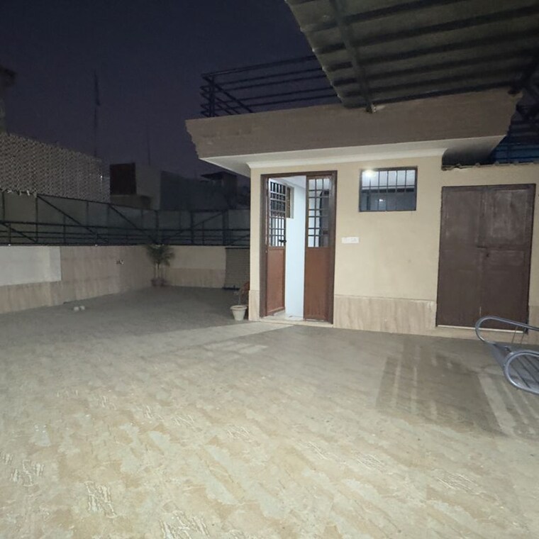 Room, chattarpur 1 RK 350 Sq.Ft. Builder Floor In Chattarpur Delhi 9773462