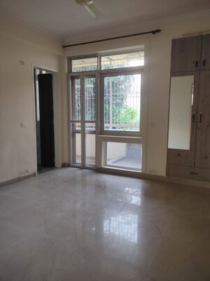 Room in 3 BHK Builder Floor at Emaar MGF Emerald Hills, Sector 65 – for Rent