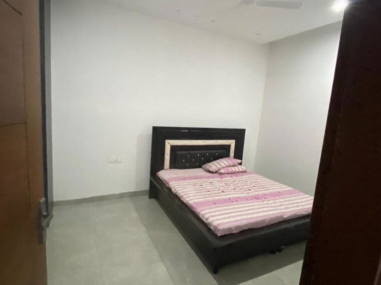 Bedroom, penta-homes 1 Bedroom 400 Sq.Ft. Apartment In Vip Road Zirakpur 9773472