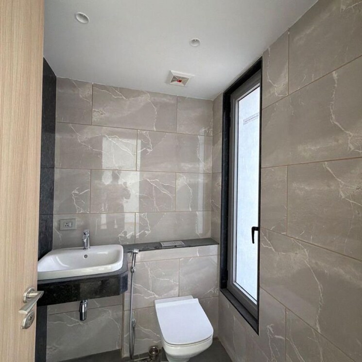 Bathroom, rustomjee-crown 5 Bedroom 3004 Sq.Ft. Apartment In Gokhale Road Mumbai 9773492