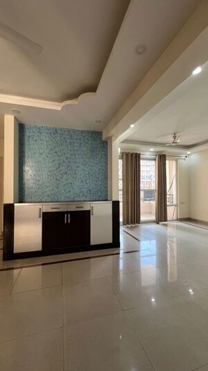 Room in 3 BHK Apartment at Orchid Petals, Sector 49 – for Rent