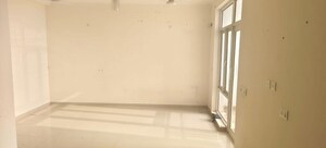 Room in 3 BHK Apartment at Omaxe R2, Gomti Nagar – for Rent