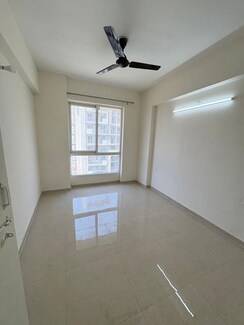 2 BHK Apartment For Rent in Signature The Millennia 3