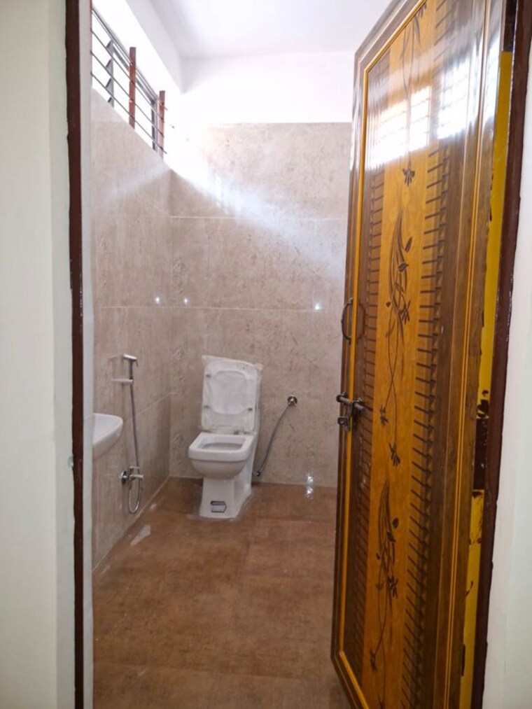 Bathroom, baghmugalia 4 Bedroom 2000 Sq.Ft. Independent House In Baghmugalia Bhopal 9773453