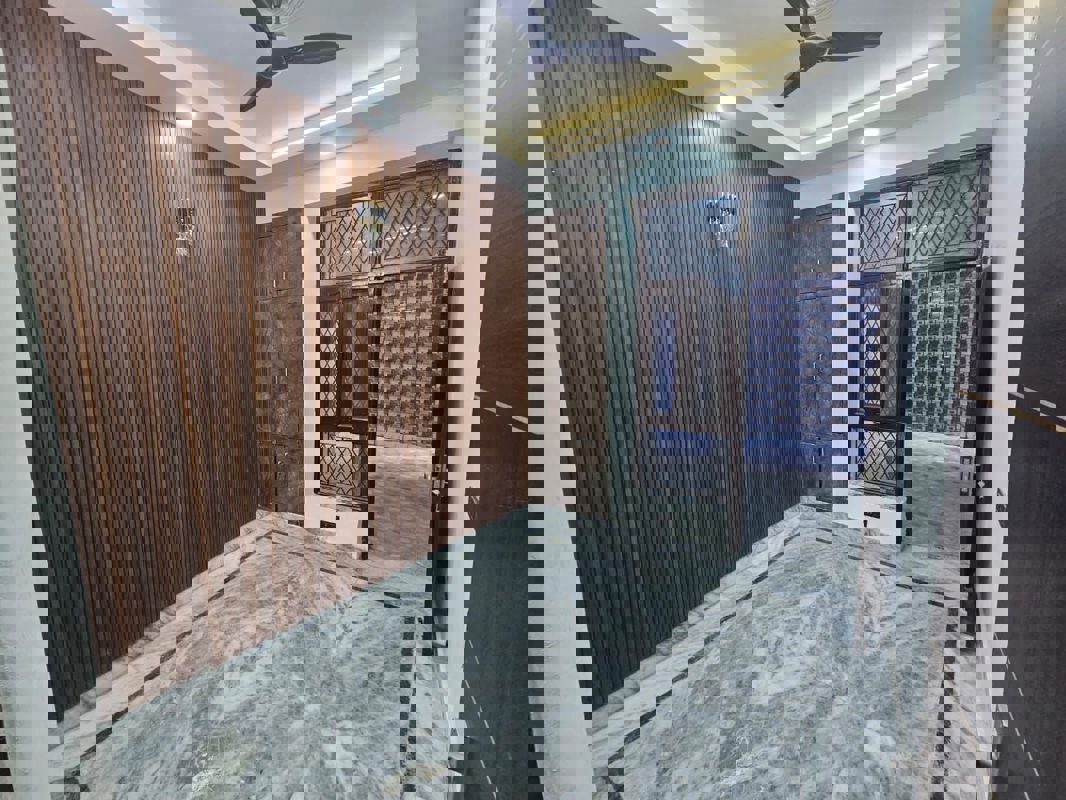 3 BHK + Pooja Room,Servant Room,Study Room,Extra Room Builder Floor For Rent in Green Fields Colony